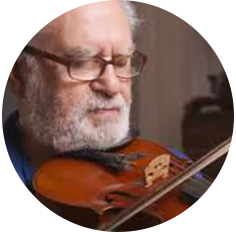 Ederly man playing the violin