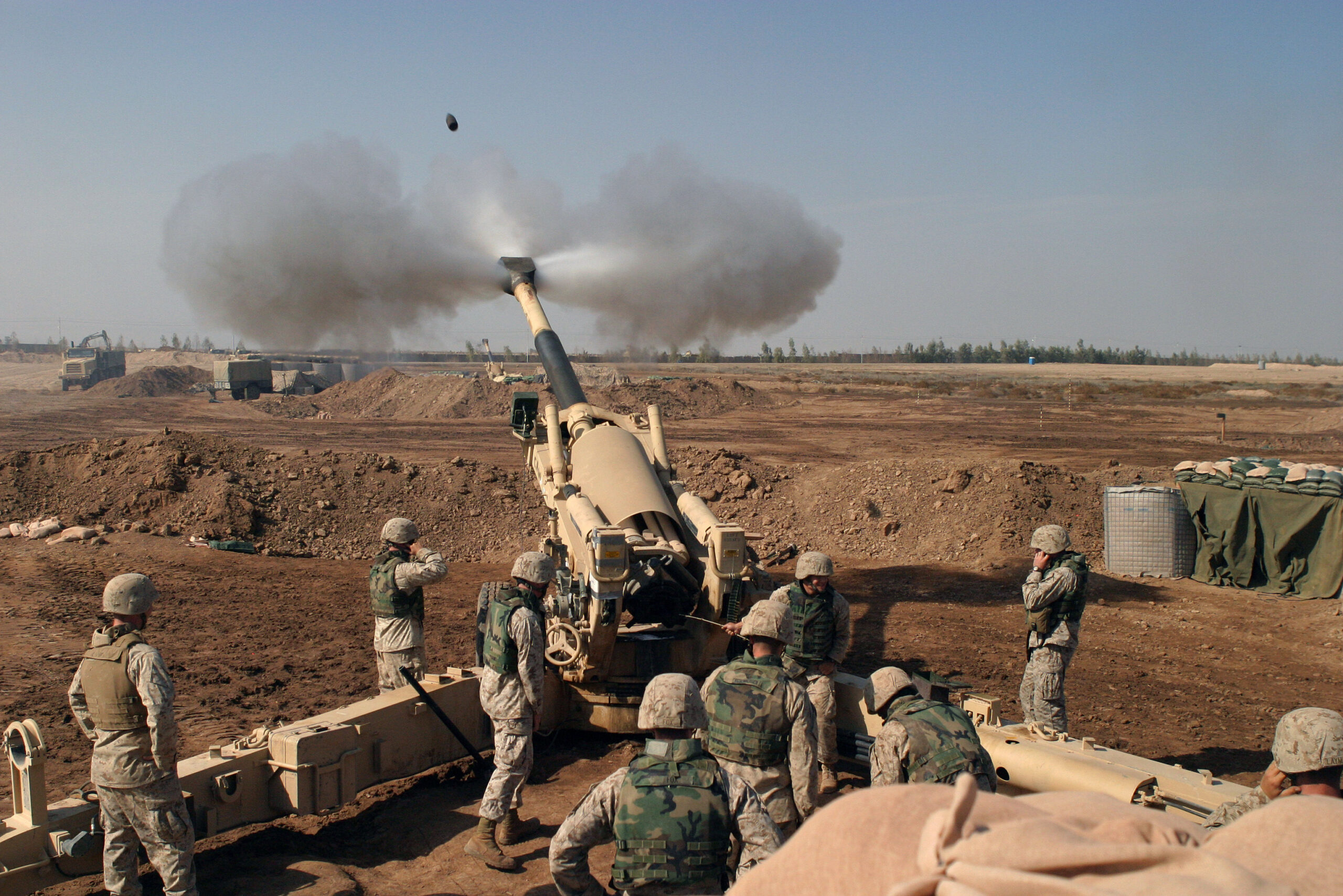 marines in fallujah fire weapon