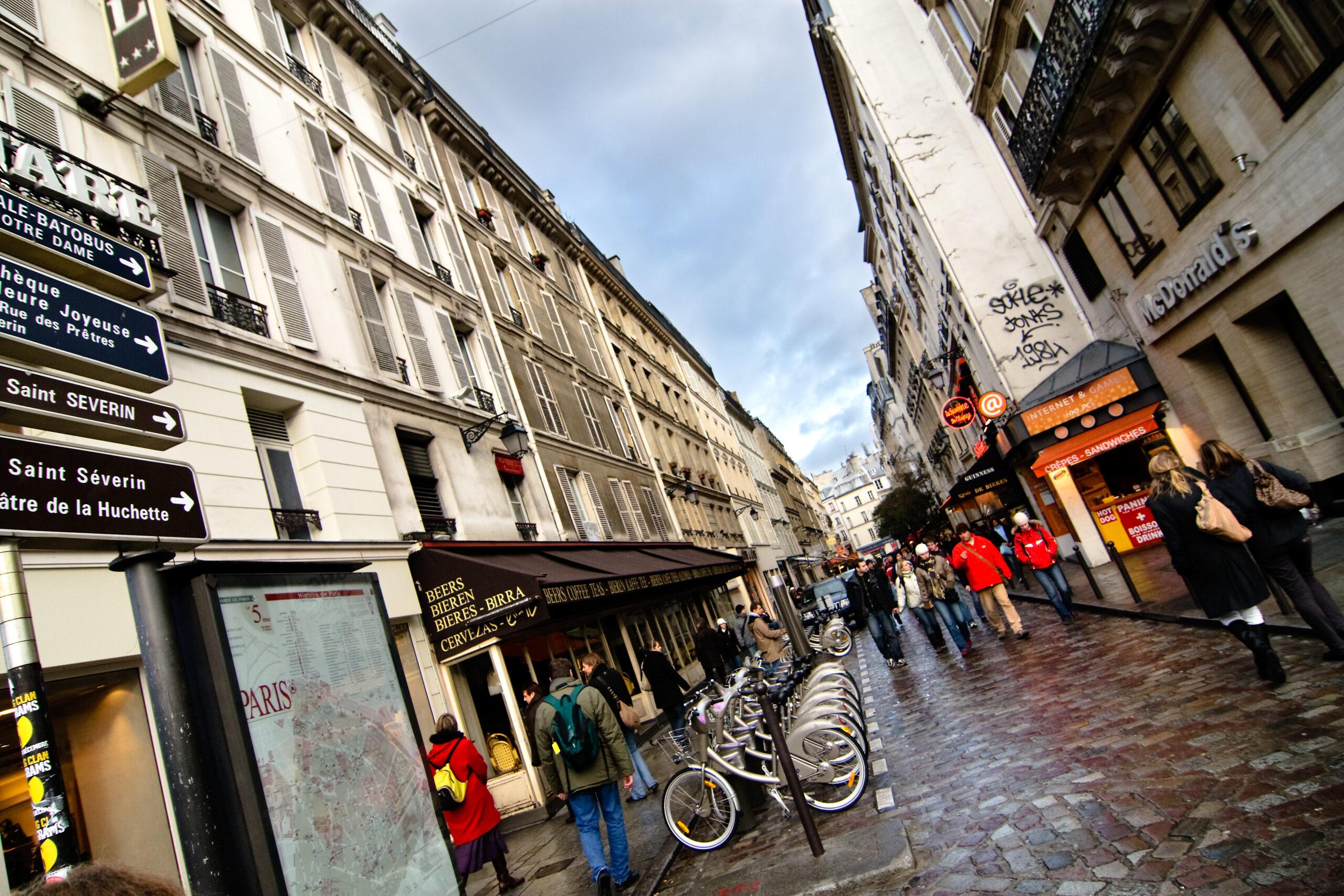 Wet_Paris_streets_(3898811090)