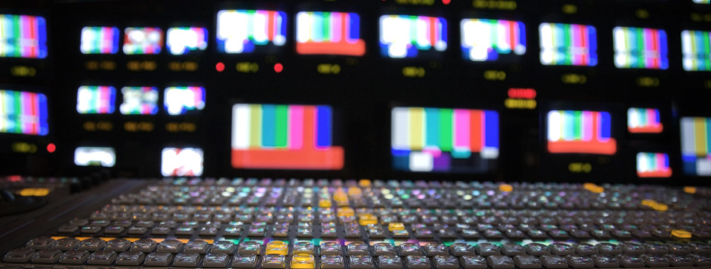 how to choose a broadcast journalism school