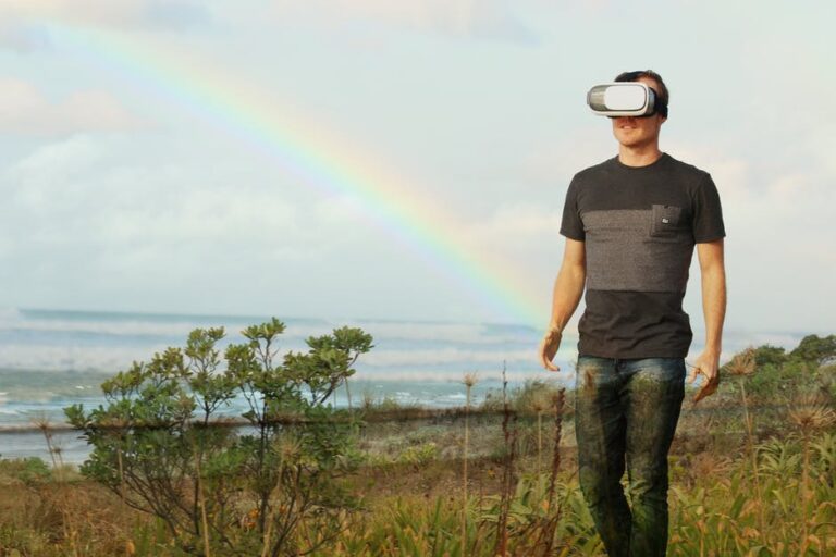 9 Big Names in Virtual Reality to Follow Right Now