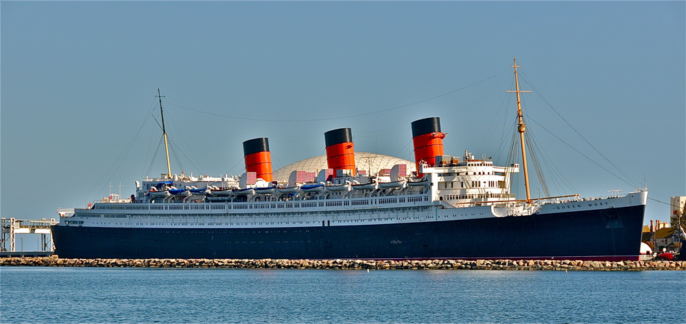 The Queen Mary in the Long Beach port