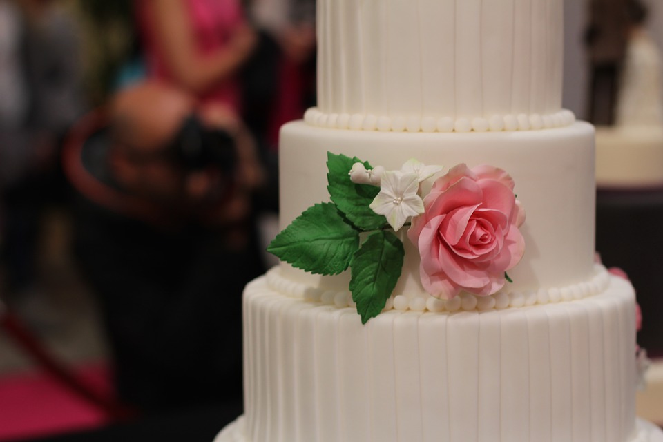 wedding-cake-1543835_960_720